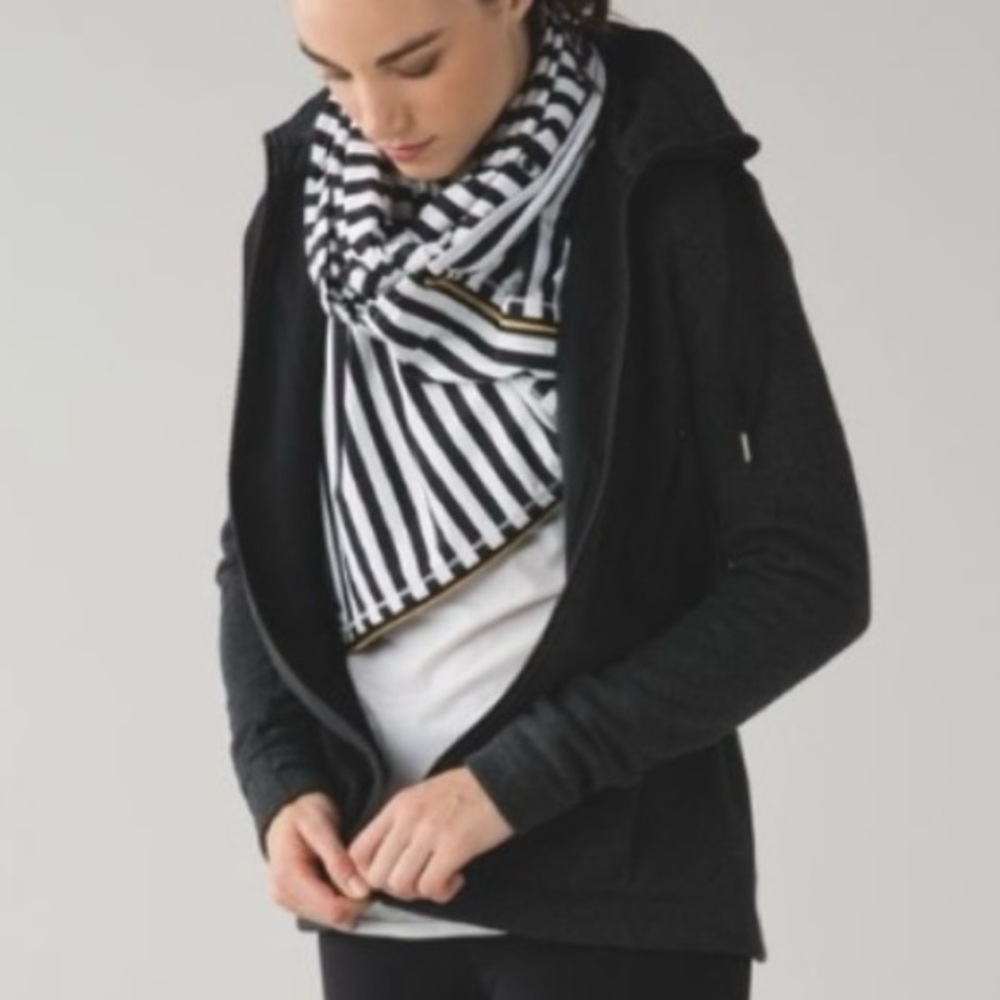 Lululemon Black & White Stripe Vibyasa Wrap with gold zipper